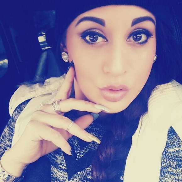 Meet your Posher, Amber Marie โก - Picture 6 of 11